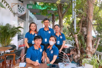 Nhân viên Kinh Doanh tổ chức chương trình 